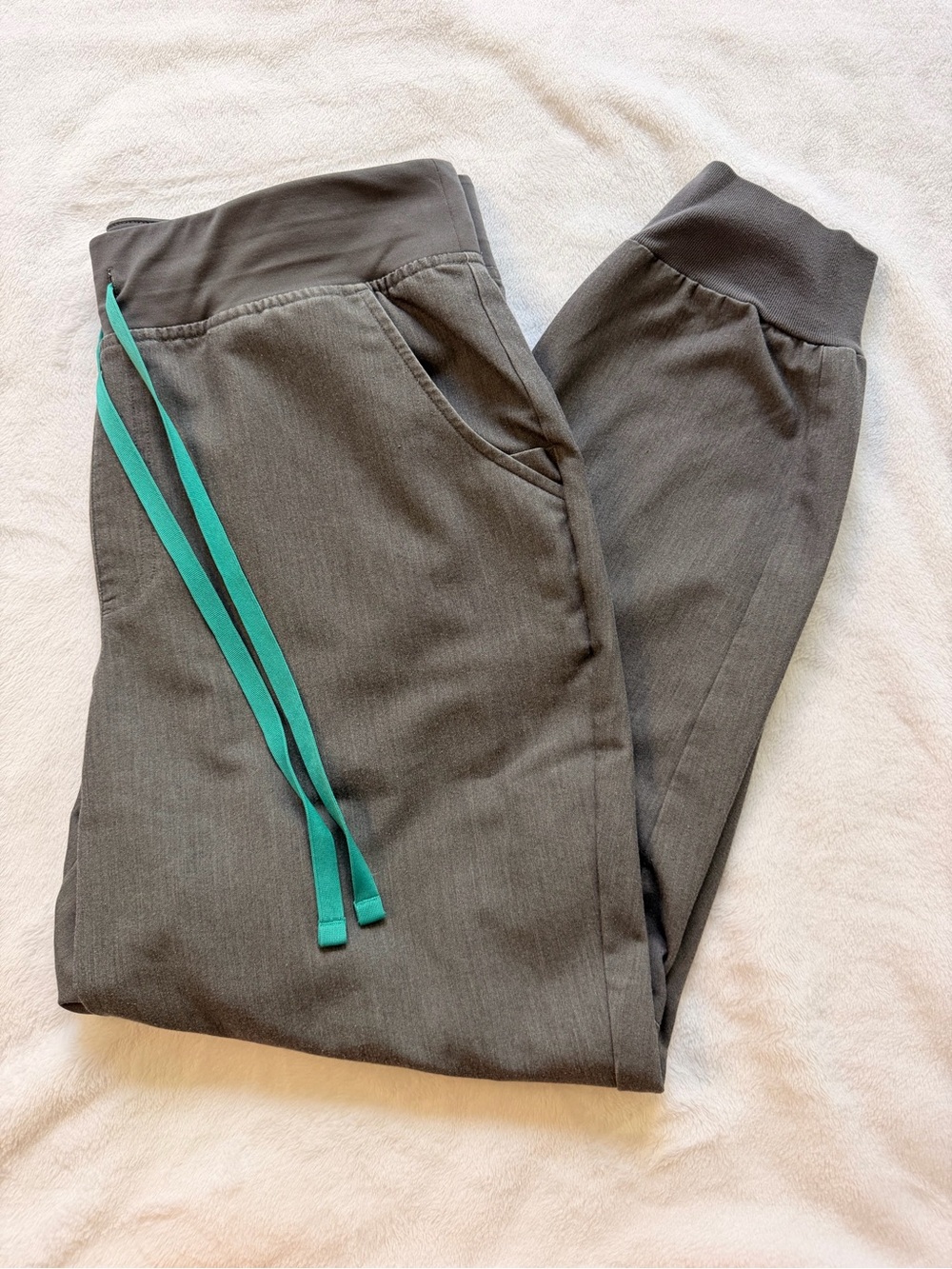 Figs Women's Zamora High-Rise Casual Scrub Trouser